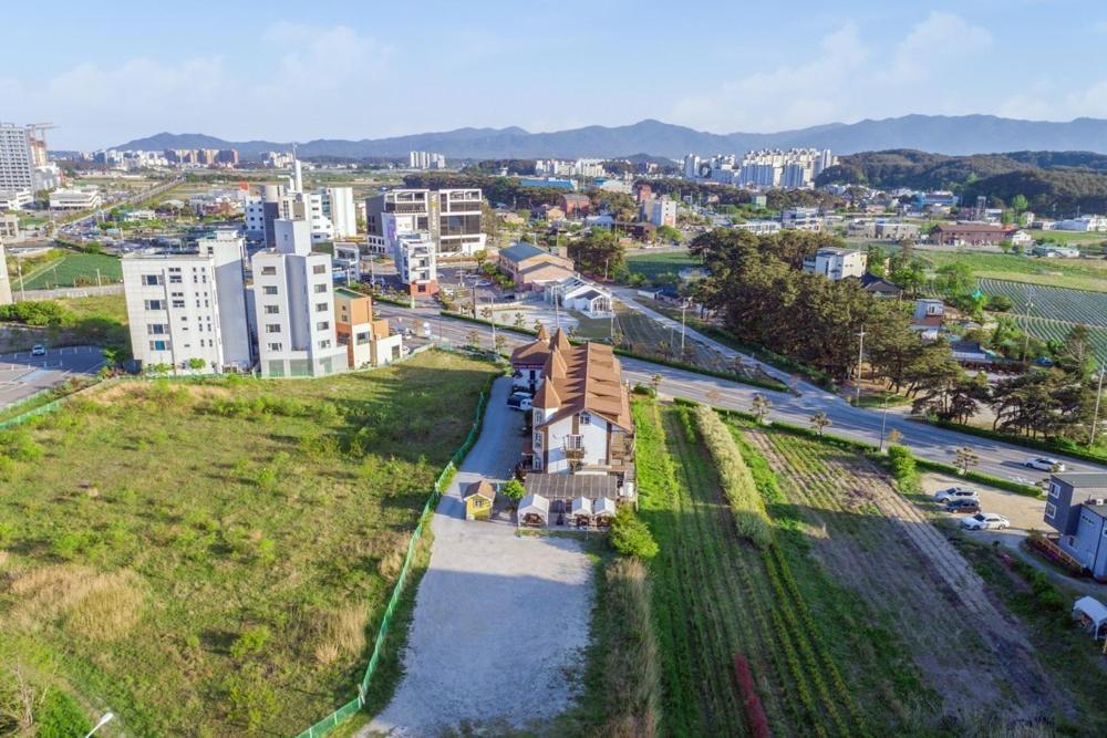 Santa Beach Pension Gangneung Exteriör bild